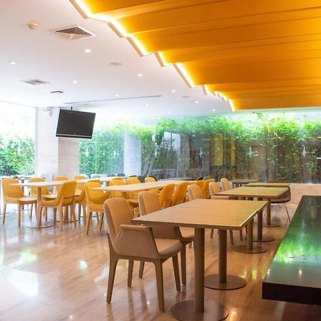 Tango Vibrant Living Hotel - SHA Extra Plus Bangkok Exterior foto